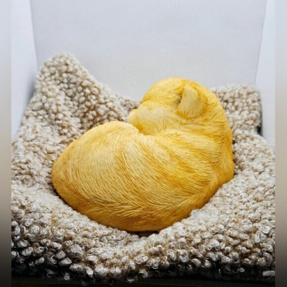 Q-Max 10"x10" Inch Orange Tabby Cat Sleeping on Pillow Bed Figurine - Picture 6 of 9